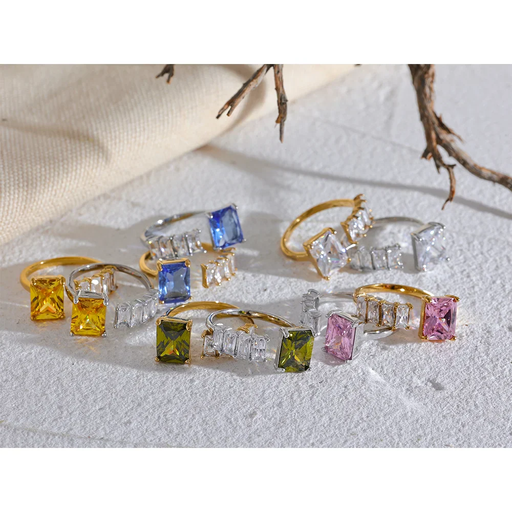 Asymmetrisk Elegant Prisma Ring" in Danish without "LUNVIA" and replacing it with "Rosendal" would be: 

"Rosendal Asymmetrisk Elegant Prisma Ring