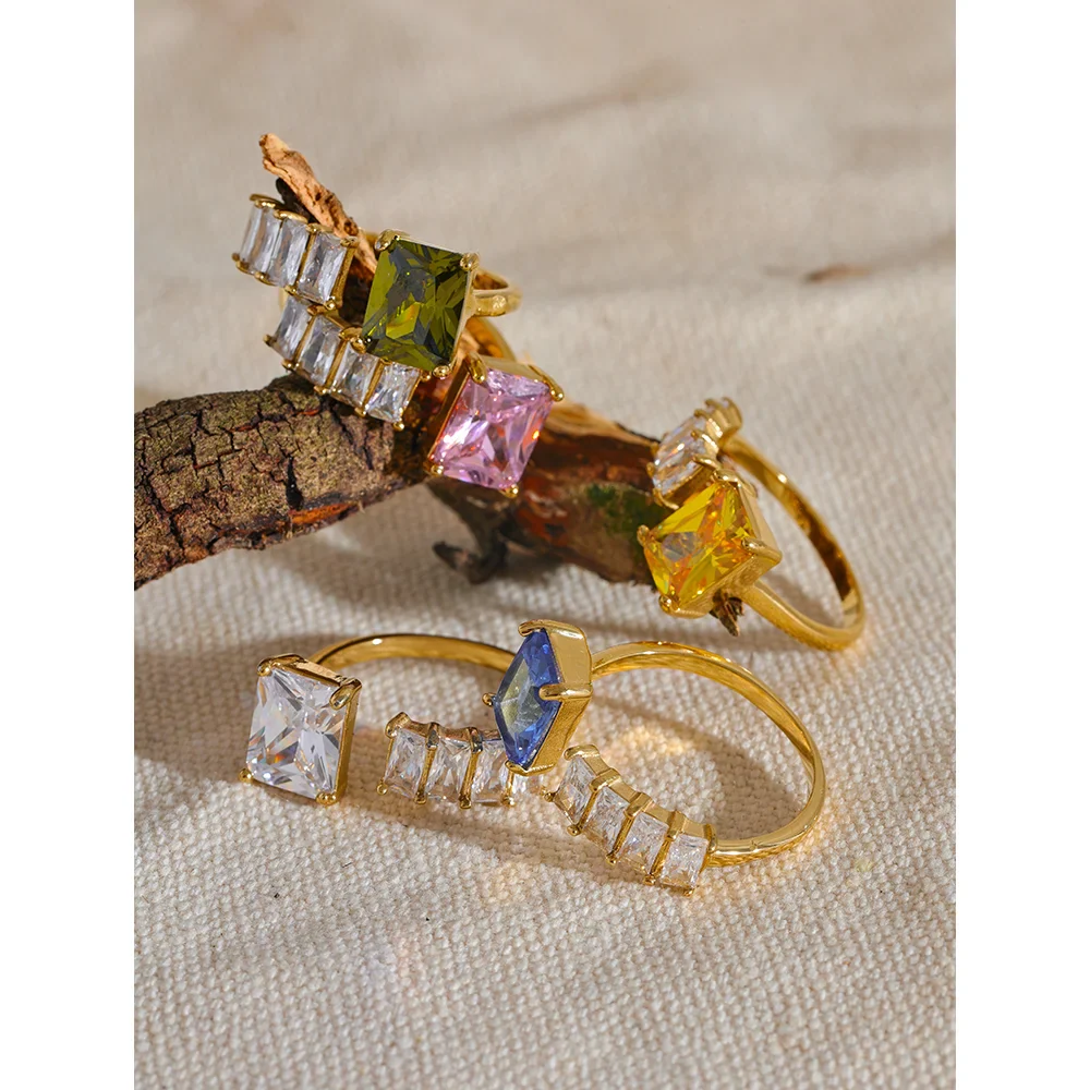 Asymmetrisk Elegant Prisma Ring" in Danish without "LUNVIA" and replacing it with "Rosendal" would be: 

"Rosendal Asymmetrisk Elegant Prisma Ring