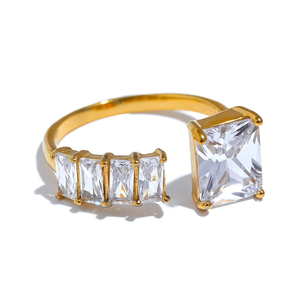 Asymmetrisk Elegant Prisma Ring" in Danish without "LUNVIA" and replacing it with "Rosendal" would be: 

"Rosendal Asymmetrisk Elegant Prisma Ring