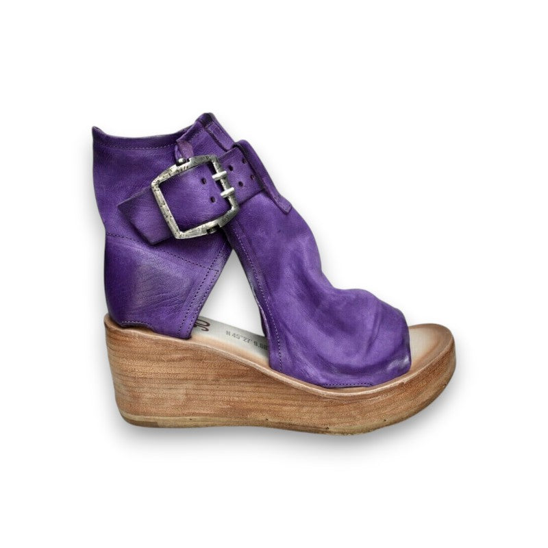Sandaler med kilehæl og spænde i boho-stil | Rosendal