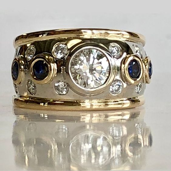 Vintage ring med zirkon indlagt i guld I Rosendal