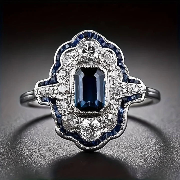 Vintage ring i sølv og blå krystal I Rosendal